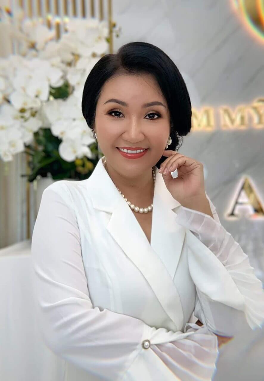 Ngân Quỳnh: Bỏ cải lương để giữ sinh mệnh cho con, "bị ép" phải đổi nghệ danh 4 Ngân Quỳnh: Bỏ cải lương để giữ sinh mệnh cho con, bị ép phải đổi nghệ danh - Ảnh 5.